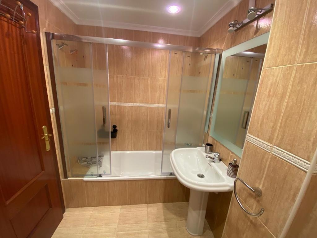 Apartamento En Complejo Residencial Rovacias Comillas Exterior foto